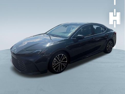 Used 2025 Toyota Camry XLE w/ Premium Plus Package FWD image 3