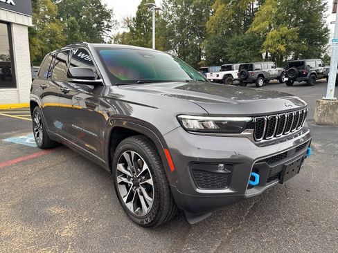 Used 2022 Jeep Grand Cherokee Overland w/ Luxury Tech Group IV image 4