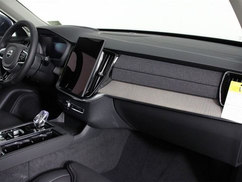 New 2025 Volvo XC90 B6 Ultra image 9