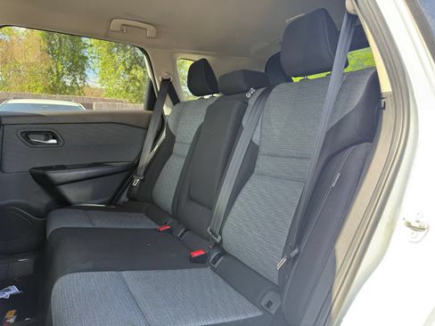 Used 2021 Nissan Rogue SV FWD image 9