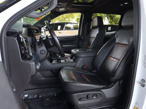 Used 2022 GMC Sierra 1500 AT4 w/ AT4 Premium Package AWD/4WD image 9