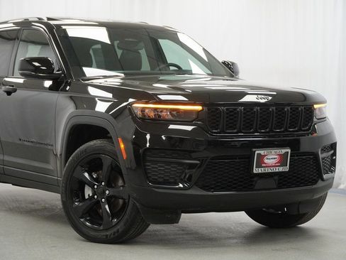 Certified 2023 Jeep Grand Cherokee Altitude image 3