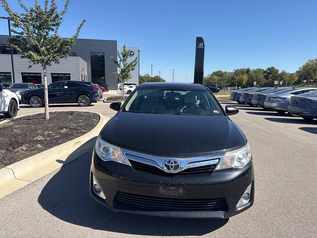 Used 2014 Toyota Camry XLE w/ Leather Package FWD image 2