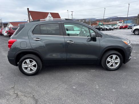 Used 2018 Chevrolet Trax LT w/ LT Convenience Package image 8