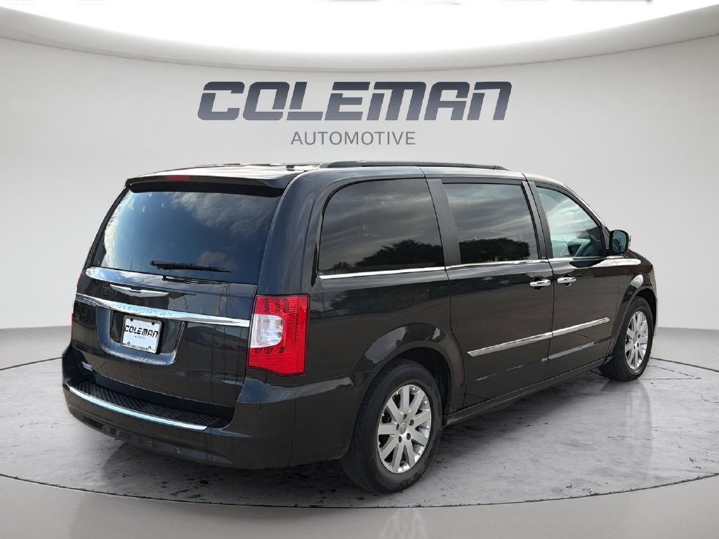 Used 2012 Chrysler Town & Country Touring-L w/ Entertainment Group #2 FWD image 10