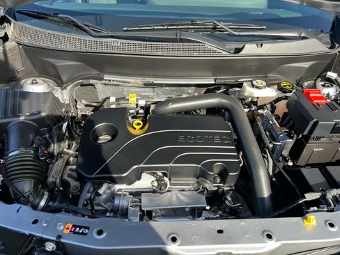 Used 2025 Chevrolet Equinox LT image 3