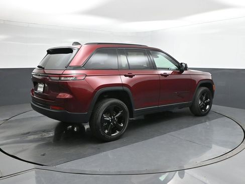 New 2025 Jeep Grand Cherokee Altitude image 11