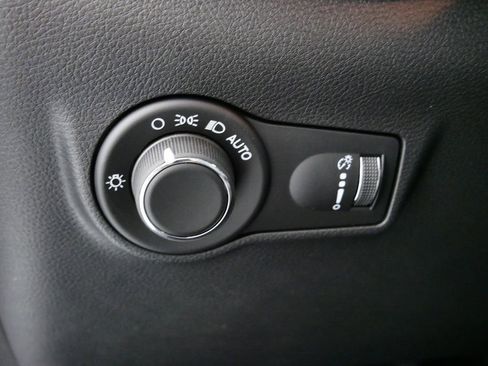 Used 2024 Jeep Compass Sport image 34