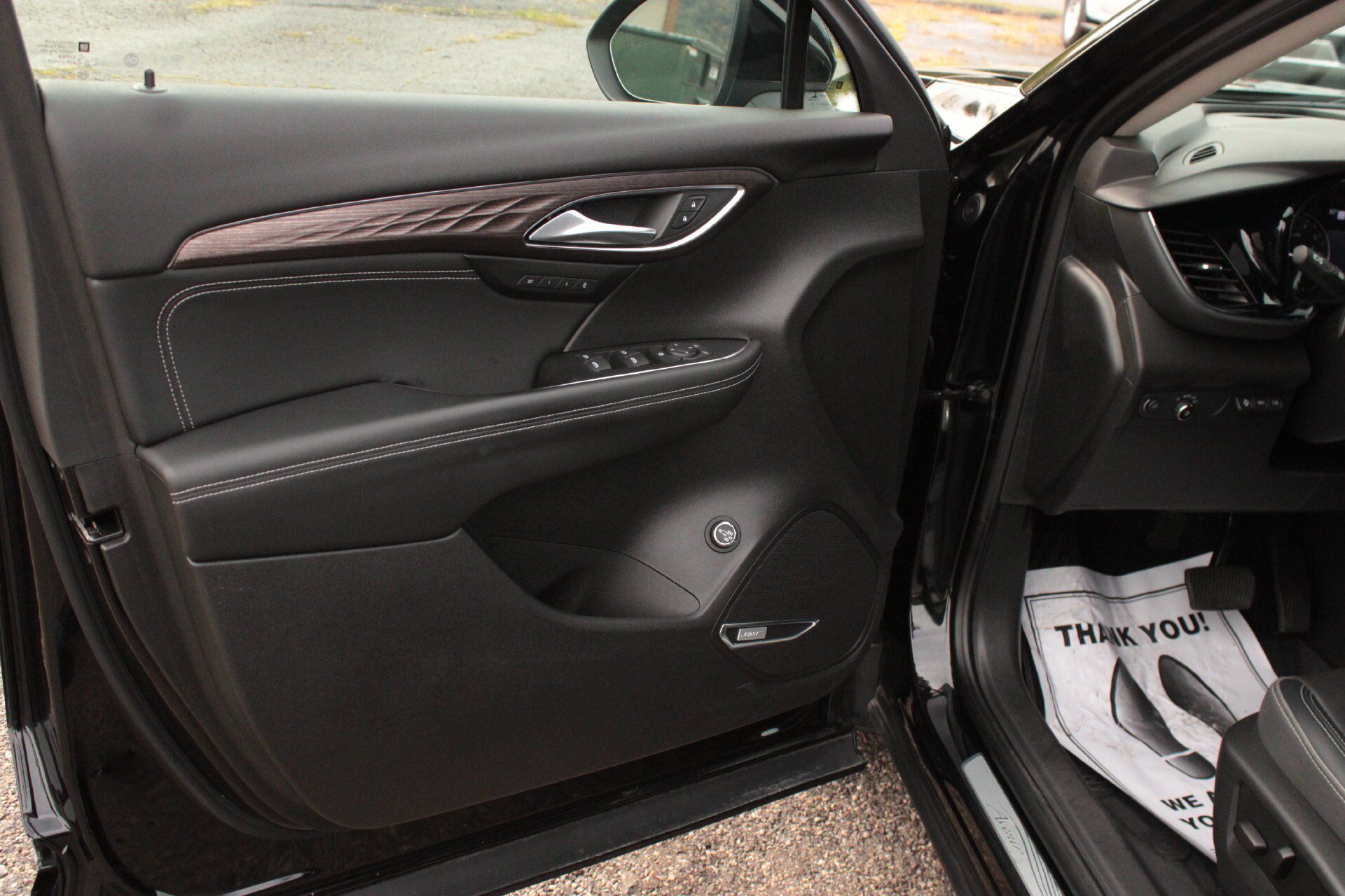 Used 2022 Buick Envision Avenir w/ Technology Package II FWD image 14