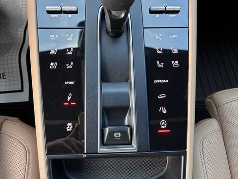 Used 2023 Porsche Macan S AWD/4WD image 44