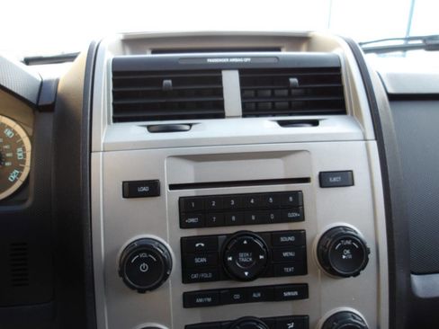 Used 2010 Ford Escape XLT image 13