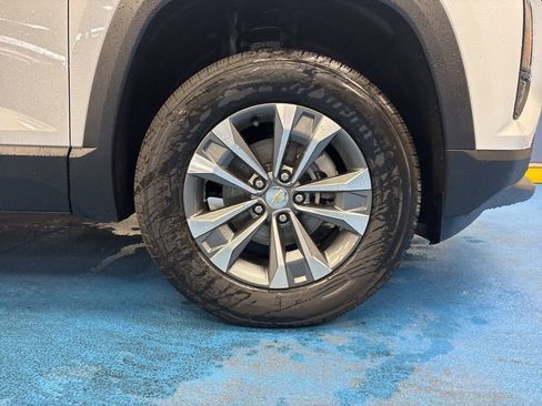 New 2026 Chevrolet Equinox LT FWD image 3