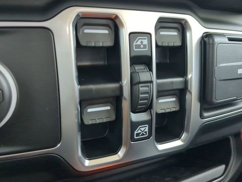 New 2025 Jeep Gladiator Sport image 9