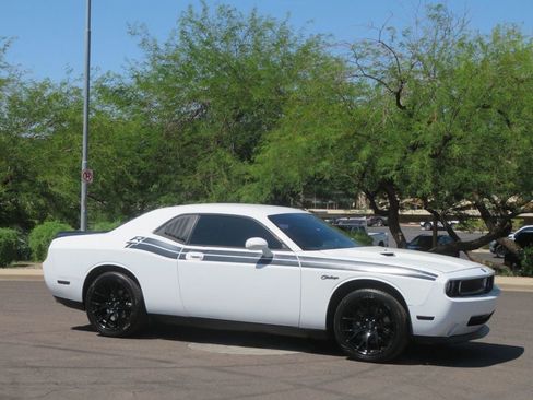 Used 2010 Dodge Challenger R/T RWD image 4