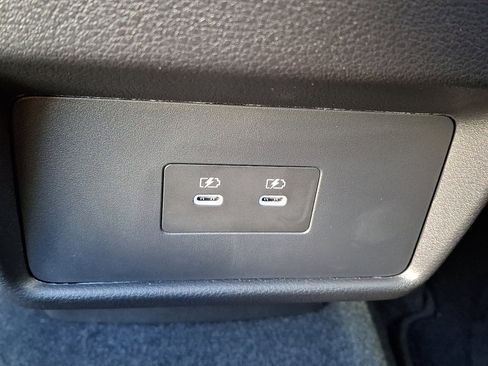 Certified 2025 Nissan Rogue SV image 11