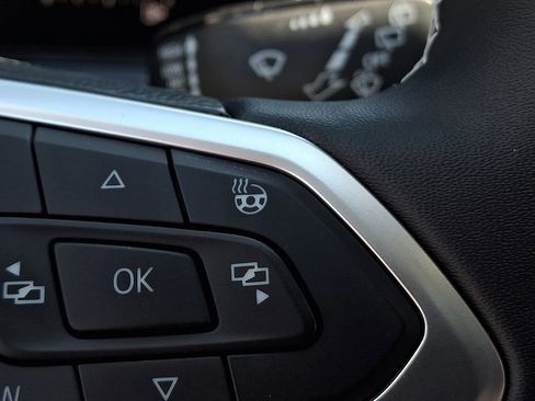 Certified 2023 Volkswagen Taos SE w/ Panoramic Sunroof Package AWD/4WD image 27