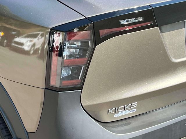 Used 2025 Nissan Kicks SR AWD/4WD image 10