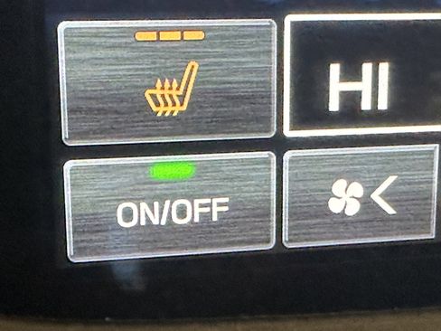 Certified 2025 Subaru Forester Limited image 30