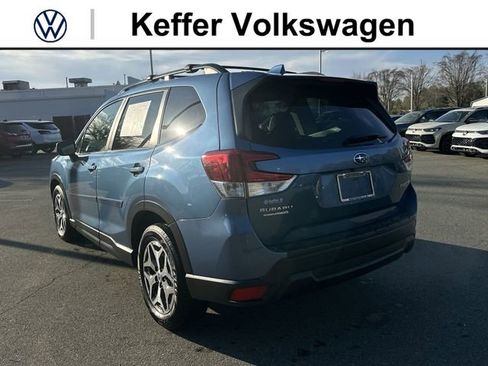 Used 2021 Subaru Forester Premium AWD/4WD image 3