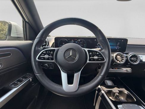 Used 2020 Mercedes-Benz GLB 250 w/ Premium Package image 12