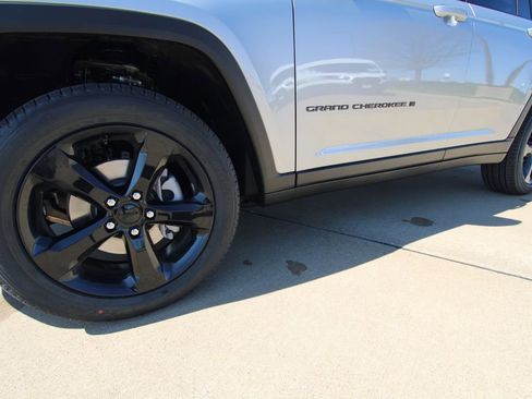 New 2026 Jeep Grand Cherokee Limited image 10