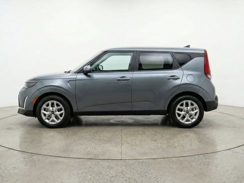 Used 2025 Kia Soul LX w/ LX Technology Package FWD image 5