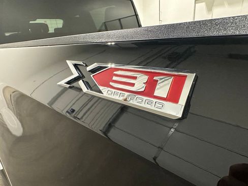 Used 2025 GMC Sierra 1500 SLT AWD/4WD image 11