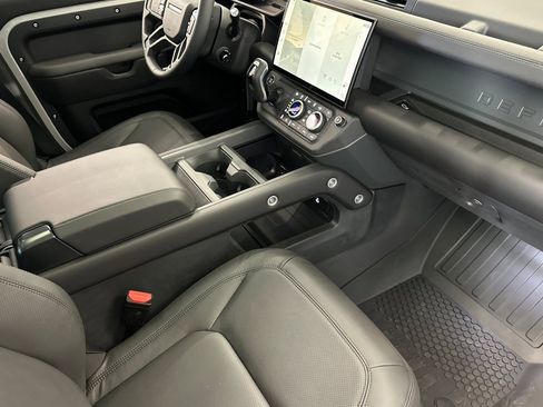 New 2026 Land Rover Defender 110 X-Dynamic SE image 27