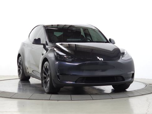 Used 2024 Tesla Model Y Long Range AWD/4WD image 1