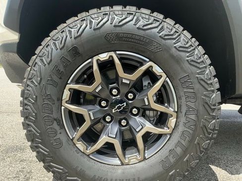 New 2026 Chevrolet Colorado ZR2 w/ Technology Package AWD/4WD image 14