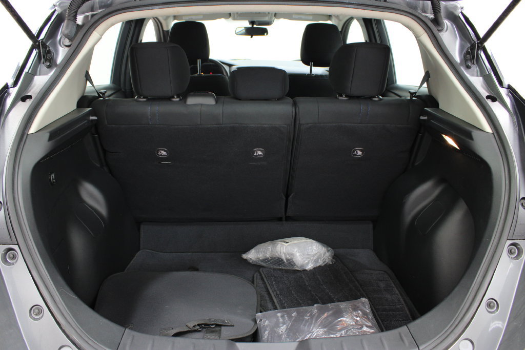 Used 2025 Nissan Leaf S FWD image 27