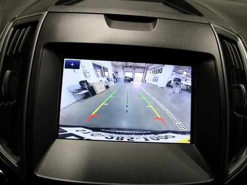 Used 2020 Ford Edge SE image 13