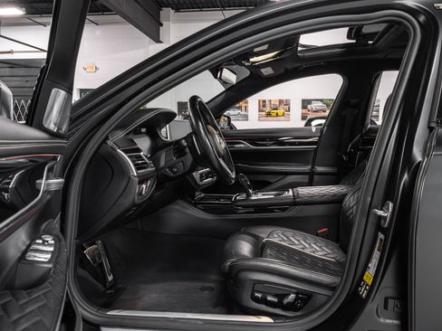 Used 2022 BMW 750i xDrive 750i xDrive w/ Luxury Rear Seating Package image 5