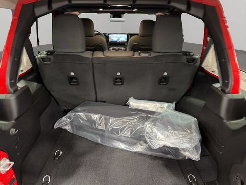 New 2026 Jeep Wrangler Unlimited Rubicon w/ Whitecap Package AWD/4WD image 9