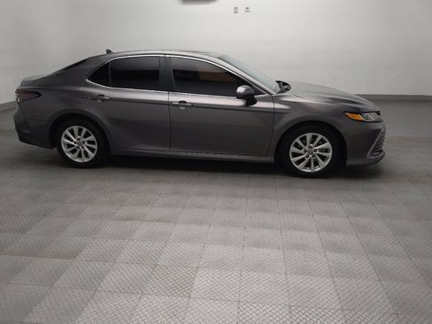 Used 2021 Toyota Camry LE FWD image 11