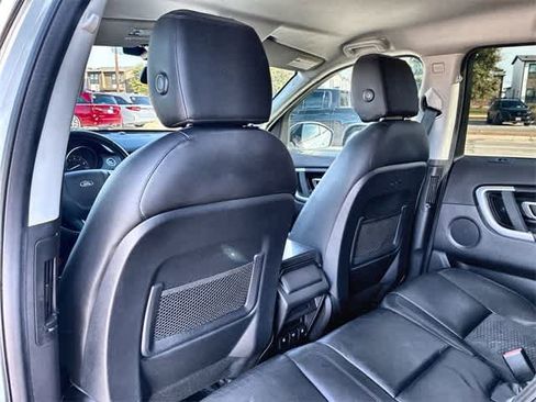 Used 2017 Land Rover Discovery Sport SE image 19