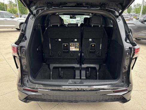 Used 2024 Toyota Sienna XSE image 31