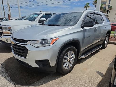Used 2021 Chevrolet Traverse LS FWD image 3