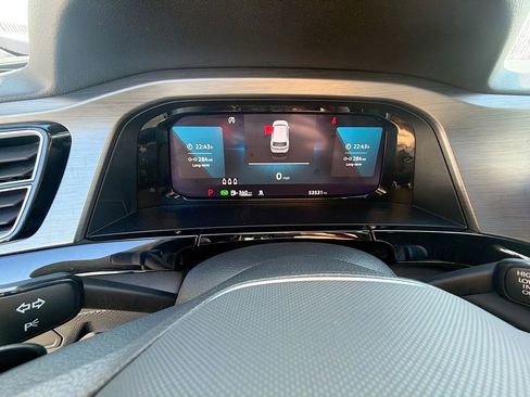 Used 2024 Volkswagen Atlas Cross Sport SE image 37