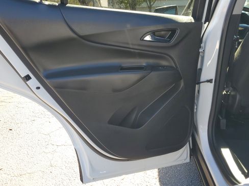 Used 2021 Chevrolet Equinox LT image 12