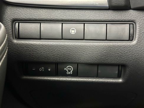 Used 2023 Nissan Rogue SV image 18