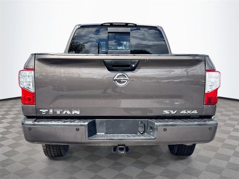 Used 2019 Nissan Titan SV w/ SV Convenience Package image 7