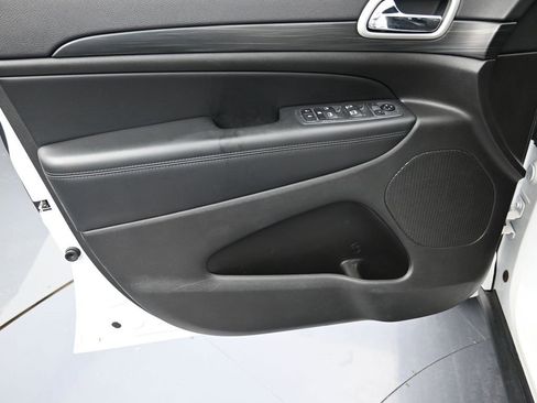 Used 2020 Jeep Grand Cherokee Laredo w/ Laredo X Package image 10