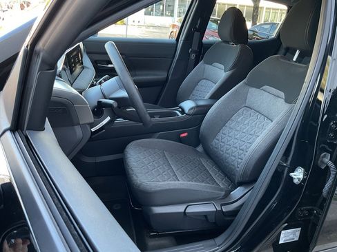 Used 2025 Nissan Kicks SV image 14