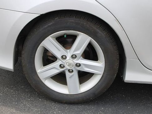 Used 2012 Toyota Camry SE FWD image 7