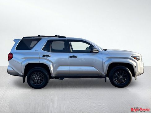 Certified 2025 Toyota 4Runner SR5 AWD/4WD image 8