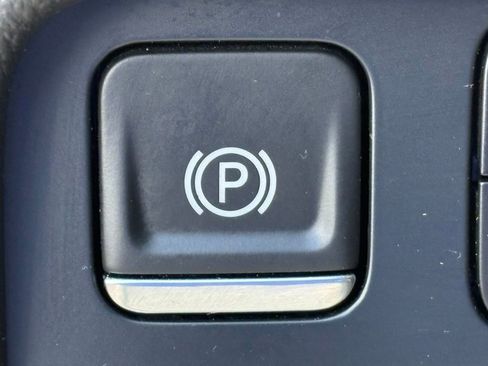 Used 2025 Chevrolet Suburban Z71 AWD/4WD image 34