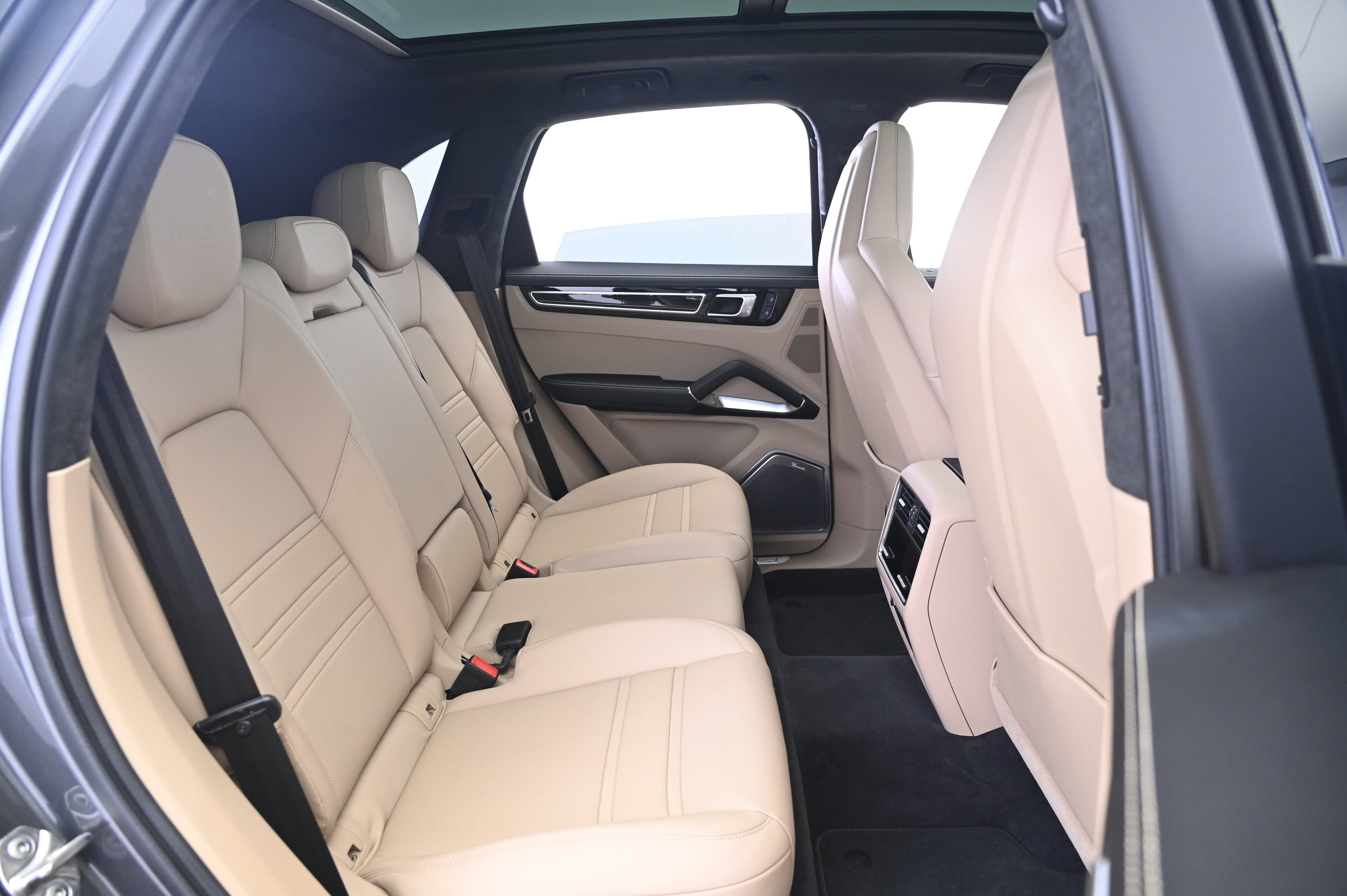 Certified 2023 Porsche Cayenne Turbo AWD/4WD image 18
