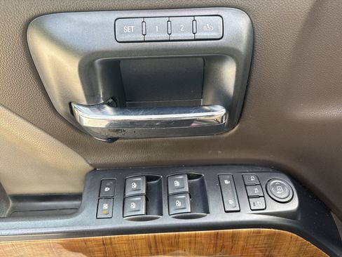 Used 2018 GMC Sierra 1500 SLT AWD/4WD image 16