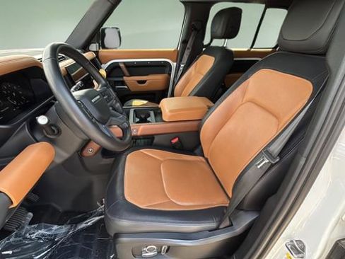 Used 2023 Land Rover Defender 130 X-Dynamic SE AWD/4WD image 18